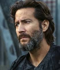  Henry Ian Cusick